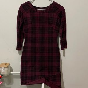 Burngundy flannel print envelop fitted dress